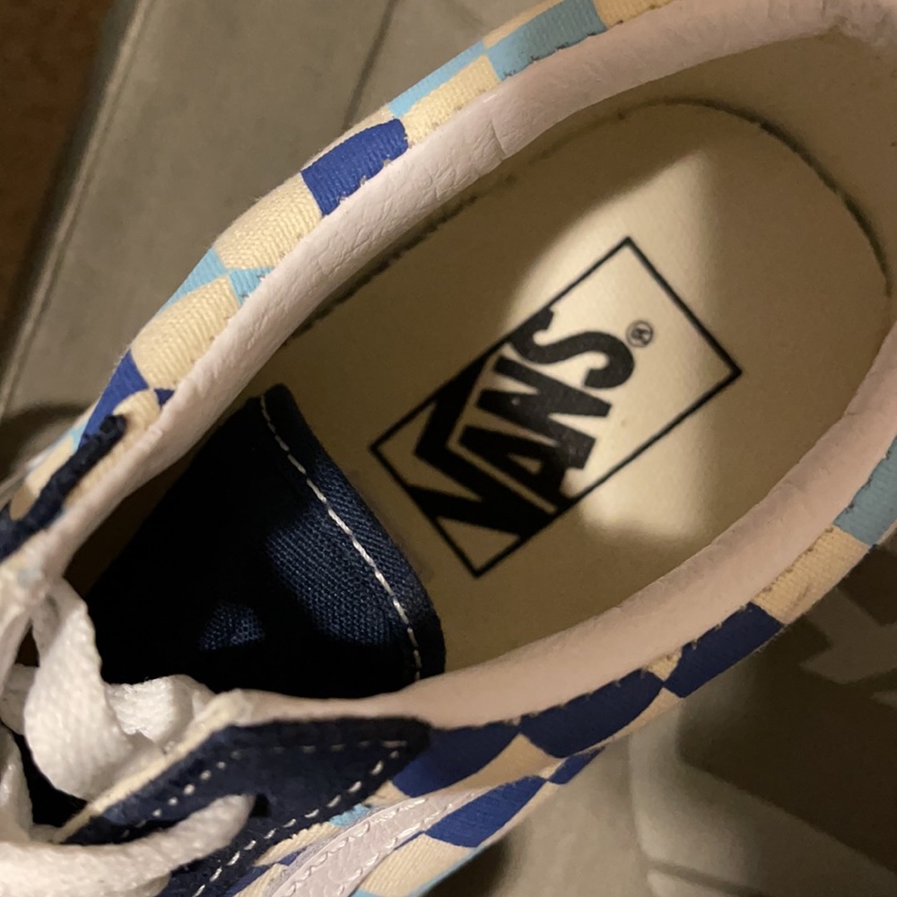 Vans - Picture 2 of 3